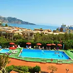 Residence Villa Giardini 3*