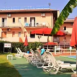 Residence Villa Giardini 3*