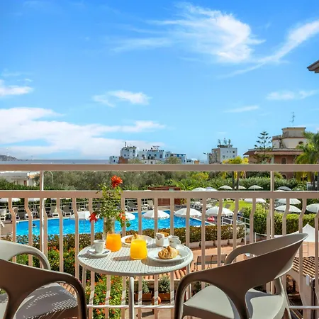 Aparthotel Residence Villa Giardini 3*